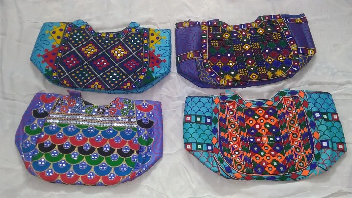 Handmade%20Embroidered%20Shoulder%20bag%20for%20women%20with%20Classical%20&%20Traditional%20Sindhi%20Style%20-%20Image%202