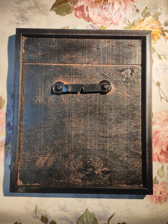 custom%20DIY%20YouTube%20play%20button%20show%20piece%20using%20room%20decorations%20-%20Image%205