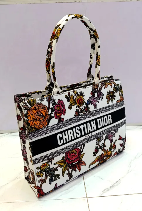 Imported%20Tote%20bag,%20Christian%20Dior%20-%20Image%204