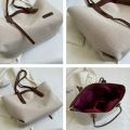 Women's casual large capacity shoulder bag.