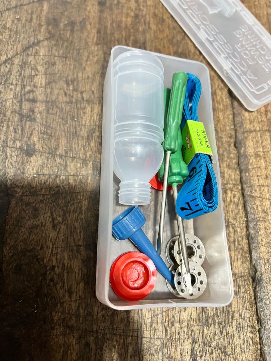 Sewing%20machine%20tool%20kit%20-%20Image%202