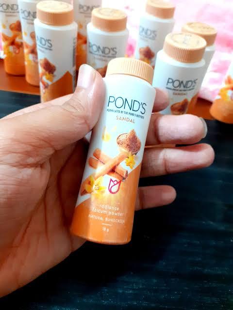 Ponds Sandal Radiance talcum powder -15ml