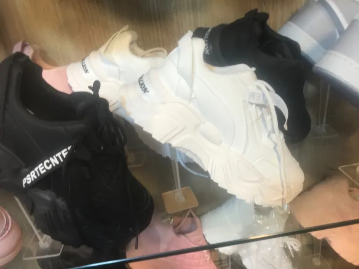 SCS%20trending%20fashion%20sneakers%20for%20girls%20-%20Image%203