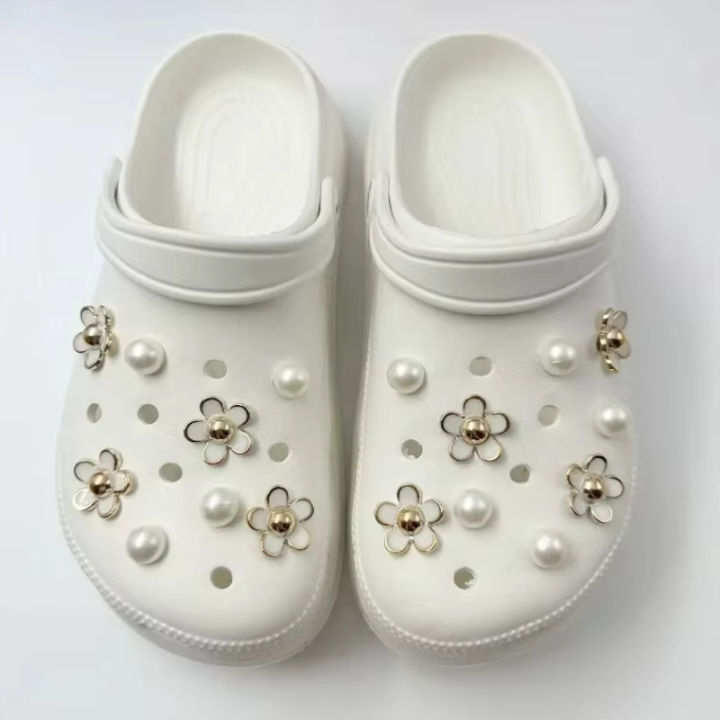 3D%20Cute%20Daisies%20Pearl%20Set%20Shoe%20Charms%20Accessories%20for%20Slide%20Sandals%20DIY%20Clogs%20Decoration%20Shoe%20Buckle%20Pins%20Shoe%20Decoration%20%20-%20Image%203
