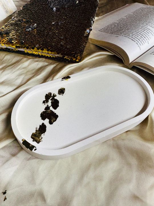 trinket%20trays%20/%20oval%20tray%20/%20bubble%20tray%20/decorative%20trays%20/%20jewellery%20holder%20/%20concrete%20trays%20-%20Image%204