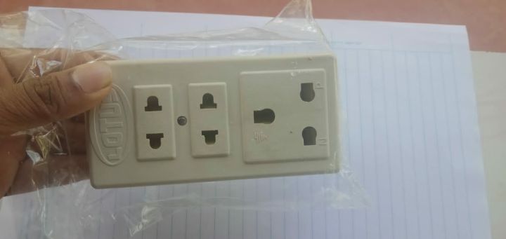 Multi%20Plug%20-%20Multi%20Socket%20%20-%20Universal%20Multi%20Plug%20-%20Travel%20Adapter%20-%20Image%205