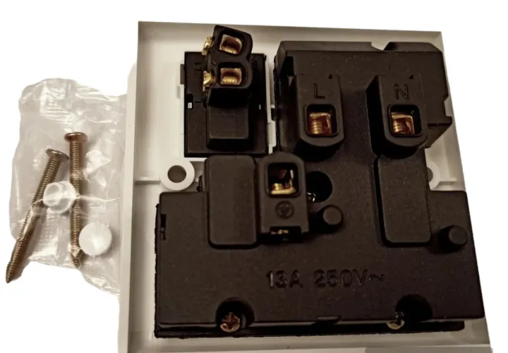 Multifunct%20ional%20Universal%20Socket%20Wall%20Light%20Plug%20Switch,%20Heavy-duty%2013Aand%2020A%20-%20Image%204
