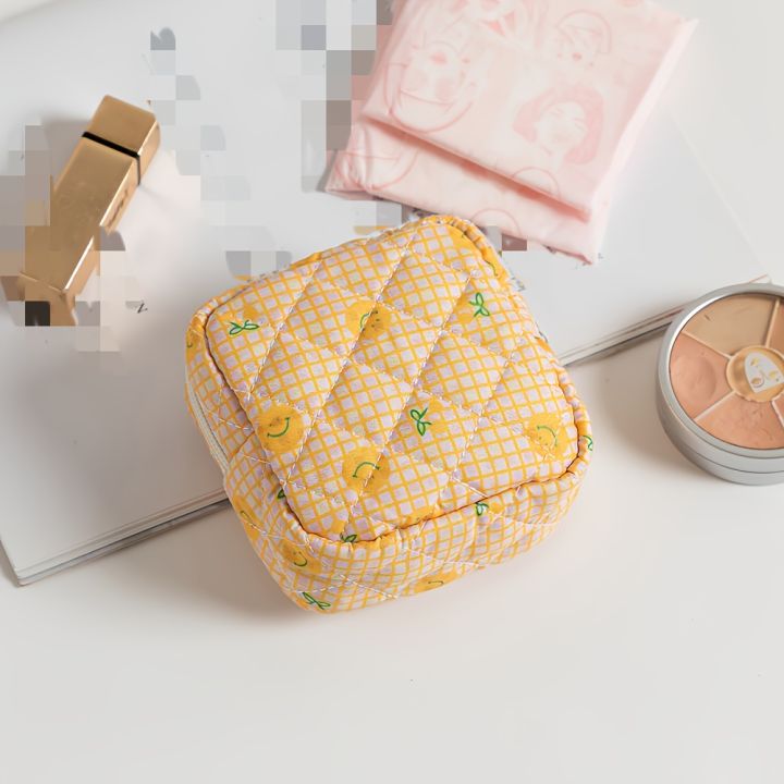 1pc%20Floral%20Sanitary%20Pad%20Storage%20Bag,Quilted,Portable%20Travel%20Bag%20for%20Women's%20Menstrual%20Pad,Coin%20Purse%7CLipstick%20Pocket%7CStorage%20Bag%20sahara%20pad%20-%20Image%206
