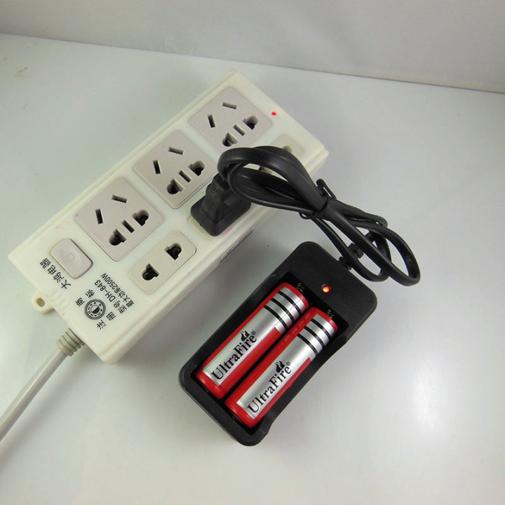18650%20Battery%20Charger%20EU%20Plug%202%20Slots%20Smart%20Fast%20Charger%2018650%20Lithium%20Rechargeable%20Battery%20Charging%20Device%20DC4.2V%201A%20-%20Image%207