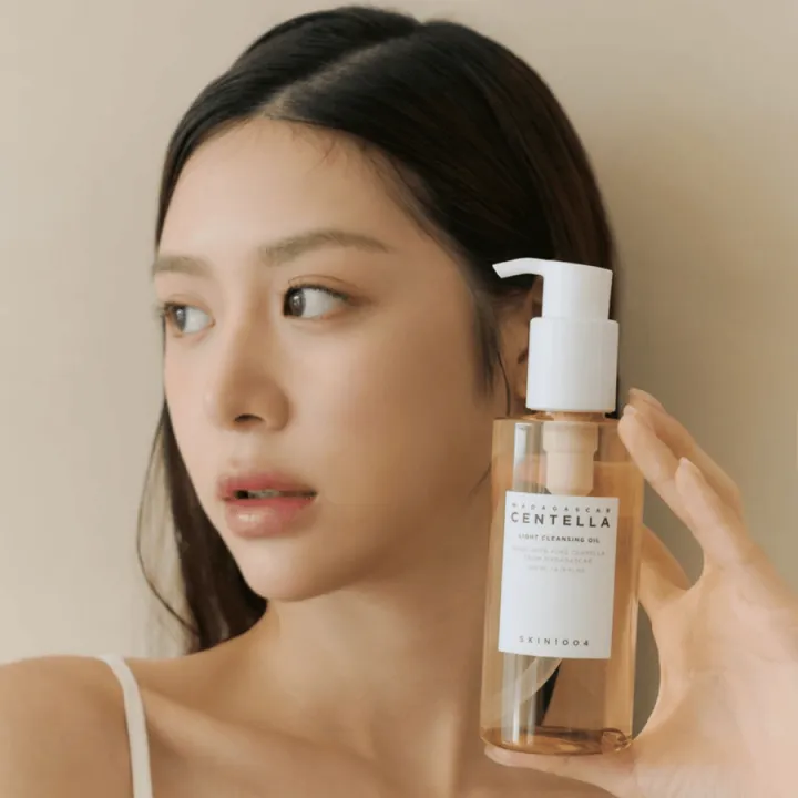 SKIN1004%20Madagascar%20Centella%20Light%20Cleansing%20oil%20200ml%20-%20Image%202