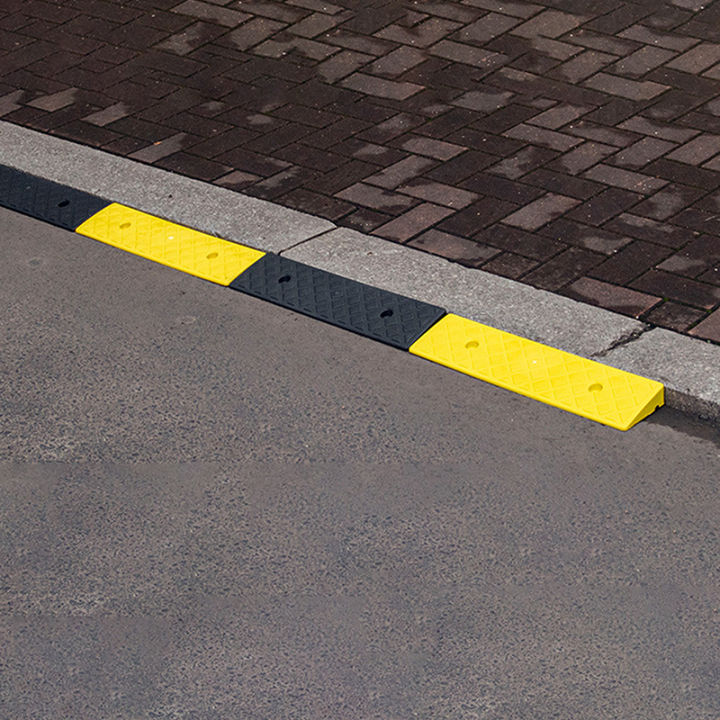 1%20Pc%20Plastic%20Curb%20Ramp,%20Non-Slip%20Threshold%20Ramp,%2030/40/50%20Mm%20Height,%20For%20Cars,%20Bicycles,%20Wheelchairs%20%E2%80%93%20Smooth%20Uphill%20Transition%20-%20Image%203