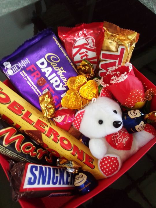 Chocolate%20Uncommon%20Gift%20Box%20with%20Mini%20Teddy%20Bear%20&%20Rose,%20High%20QualityChocolates%20-%20Image%205