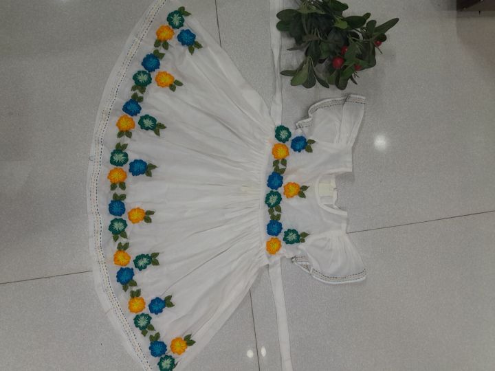 Hand%20wark%20product%20and%20baby%20girls%20dress%20.cotton%20fabrick%20and%20wamam%20dress%20-%20Image%203