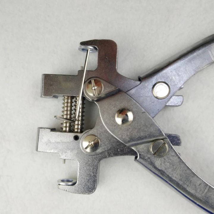 Car%20Key%20Disassembly%20Pliers%20%E2%80%93%20Remote%20Key%20Folding%20Tool%20for%20Installing%20Flip%20Key%20Blades%20&%20Removing%20Pins%20%E2%80%93%20Locksmith%20Repair%20Kit%20-%20Image%204