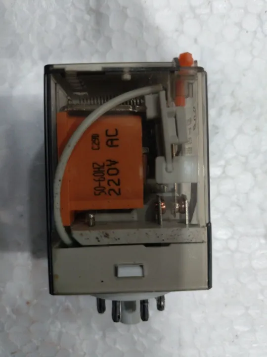 8%20pin%20Relay%20Finder%20220V,12+24VAc/Dc%20-%20Image%202