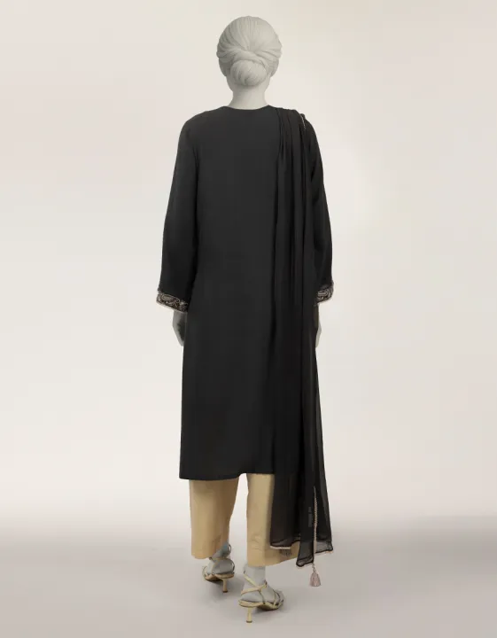 Junaid%20Jamshed%20Stitched%20Dress%20for%20Women%20Volume%202%202026%20JLAWN-S-JDS-26-1278/S%20CHIKENKARI-04%20-%20Image%203