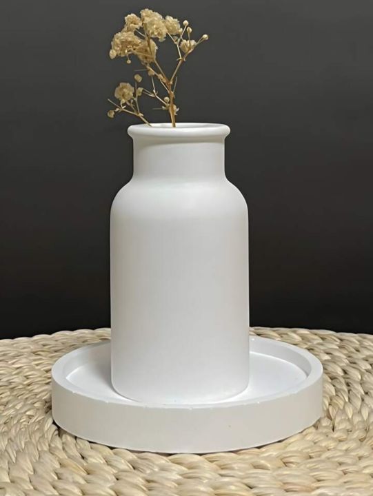 Home decorative vase combo set mini bottle neck vase and a round tray concrete made(vase 10*5.5 cm)
