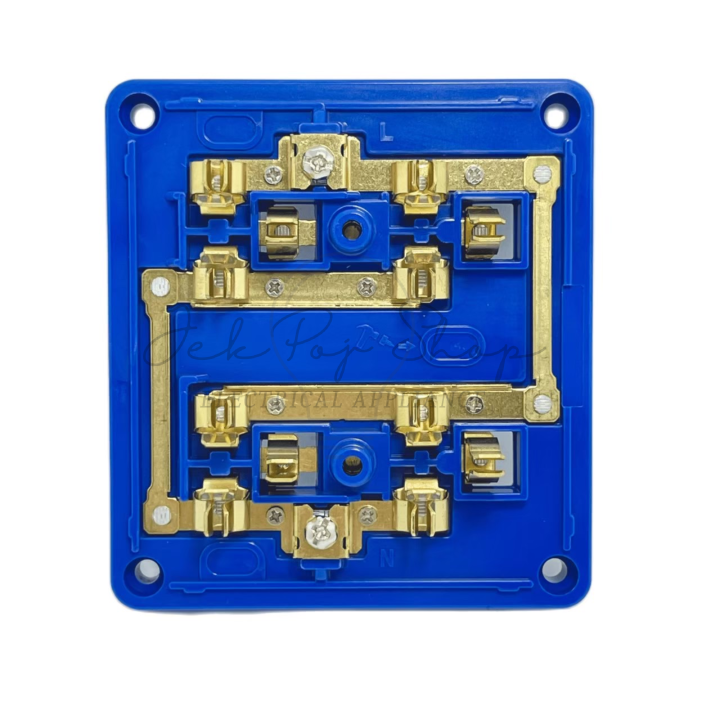 4%20Wall%20Mount%20floating%20plug%2016A%20250V%20Halloween%20Vena%20-%20Image%205