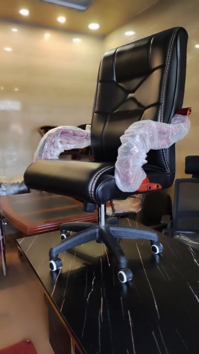 JET BLACK OFFICE CHAIR WITH GOLDEN SIDE STITCHING | SYNTHETIC LEATHER OFFICE CHAIR | REXINE SEAT AND BACK | PADDED ARMRESTS | 360° ROTATABLE SEAT | HEIGHT ADJUSTMENT FEATURE | CUSHION SEAT AND BACK