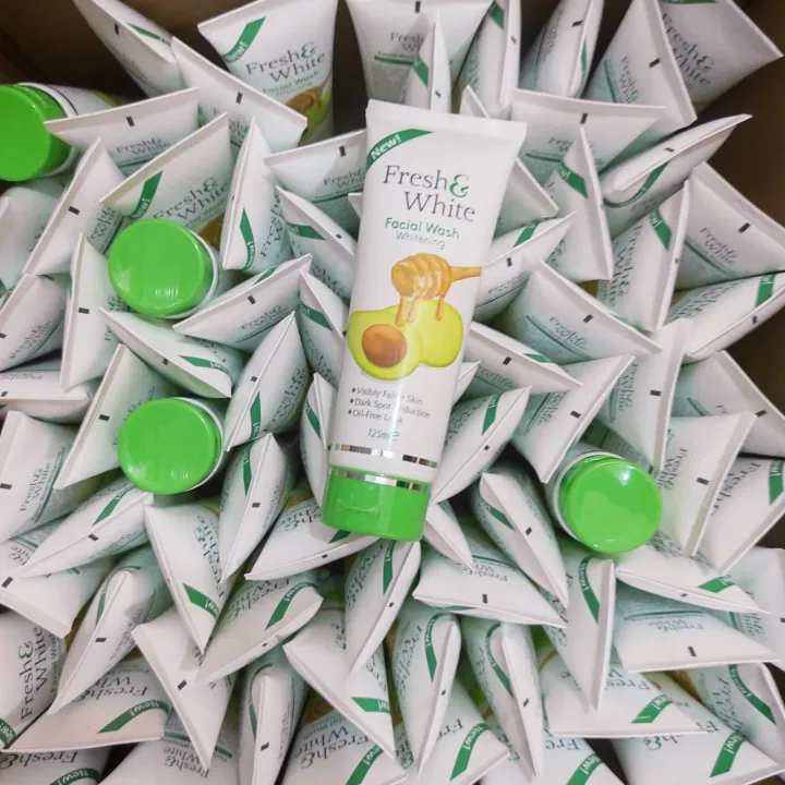Fresh%20&%20White%20Face%20Wash%20%E2%80%93%20Brightening%20&%20Deep%20Cleansing%20Care%20-%20Image%202