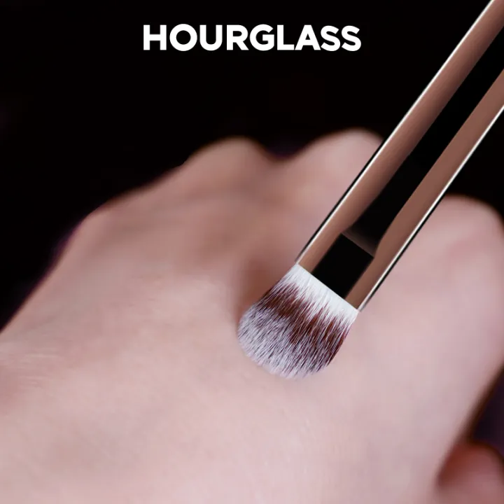 Hourglass%20Makeup%20Brush%20-No.3%20All%20Over%20Shadow%20Brush%20Soft%20and%20Skin-friendly%20Fiber%20Hair%20Fashion%20Design%20Single%20Eye%20Brush%20-%20Image%202