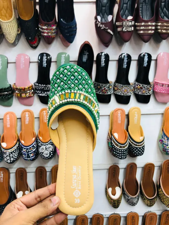 Pakistani%20Design%20Nagra%20Shoes%20for%20Ladies%20and%20Girls.%20Half%20Nagra%20Juttie%20gorgeous%20Design%20-%20Image%205