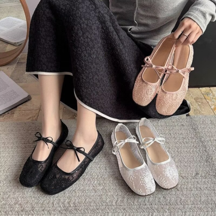 Women's lace Mary Jane shoes, stylish and comfortable street-style soft-soled flat shoes with bow design, for dates and travel.