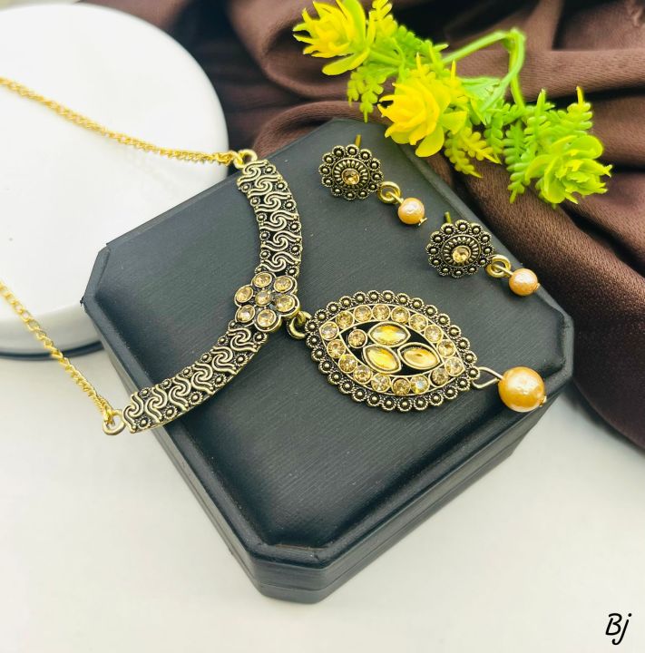 New Arrival🔥🔥🔥 Fancy Beautiful Indian Antique Locket Set For girl 😍😍😍 ...