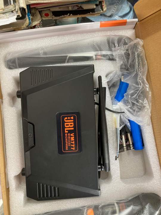 JBL%20VM-777%20Wireless%20Microphone(%20UHF)%20with%20charging%20mic%20-%20Image%205