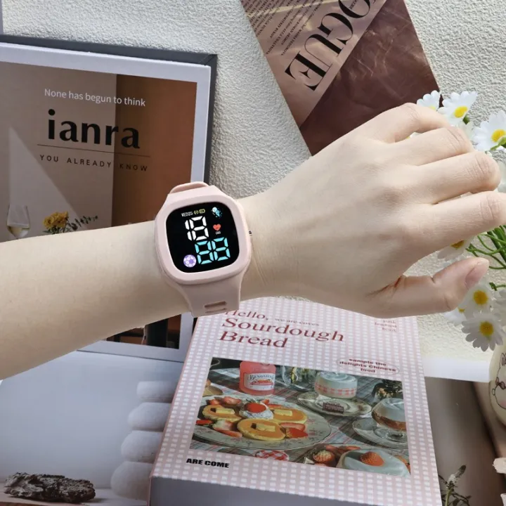 Ladies%20Small%20Square%20Watch%20I%20Fashion%20Astronaut%20LED%20Electronic%20Watch%20-%20Image%206