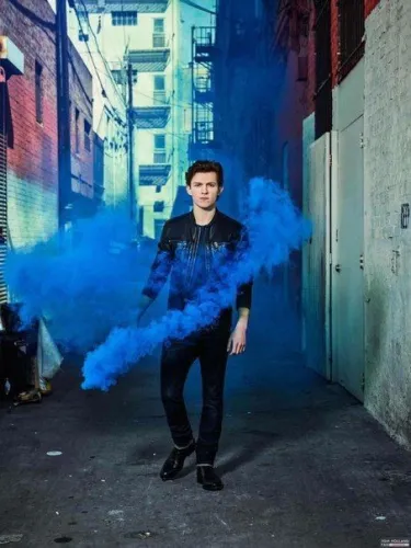 Colour%20Smoke%20Bomb%20%E2%80%93%201Pc%20%7C%20Vibrant%20Smoke%20for%20Party,%20Photoshoot%20&%20Events%20-%20Image%205