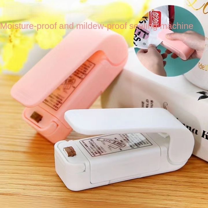 1PC Compact Handheld Heat Sealer For Portable Snacks And Food, Easy-to-Use Small Household Sealing Machine