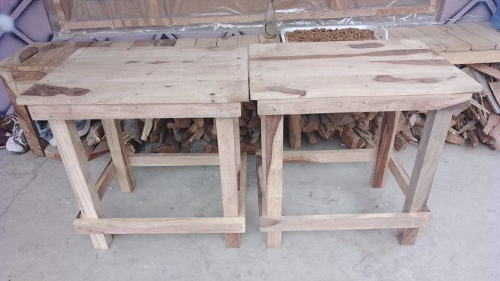 wooden table size 2x2