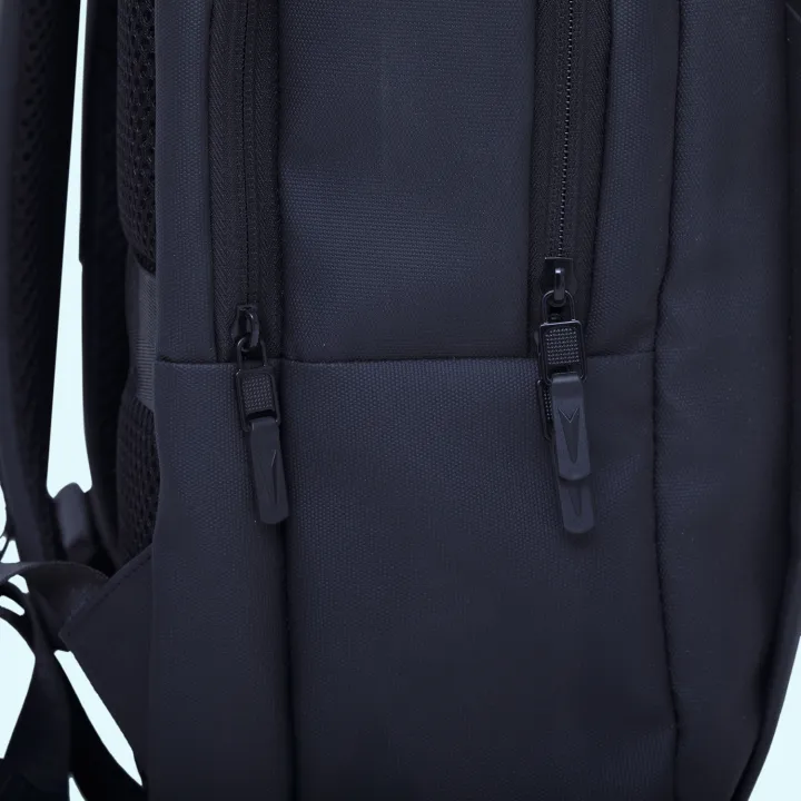 Select%20Brand%2015.6"%20Laptop%20Backpack%20%7C%20Water-Resistant%20Slim%20Business%20Bag%20with%20USB%20Port%20for%20Office,%20Travel,%20and%20School%20%7C%20Smart%20Backpack%20for%20Men%20&%20Women%20%7C%20Black%20-%20Image%206