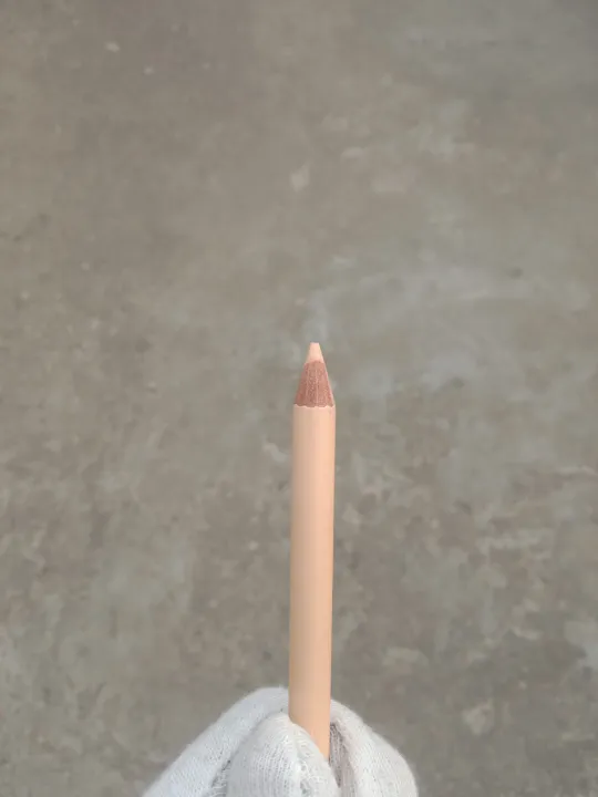 Non-Blooming%20Long-Lasting%20Concealer%20Pen%20-%20Image%203