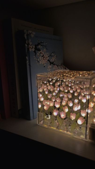 Infinity%20Cube%20Tulip%20Lamp%20-%20Image%206