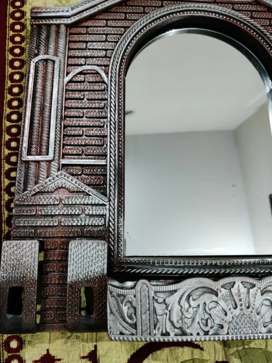 Hut%20shape%20Mirror%20with%20Beautiful%20Decore%20-%20Image%204