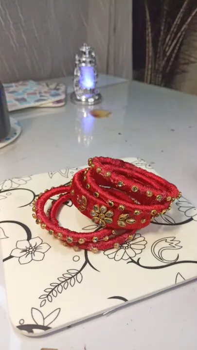 Customized%20Kundan%20Handmade%20Churi%20from%20"Churir%20Ghor-%E0%A6%9A%E0%A7%81%E0%A7%9C%E0%A6%BF%E0%A6%B0%20%E0%A6%98%E0%A6%B0"%20Handmade%20Kundan%20Bangle%20Set%20for%20Women%20%E2%80%93%20Elegant%20Party%20Wear%20Churi%20(Unique%20Design)%20-%20Image%205