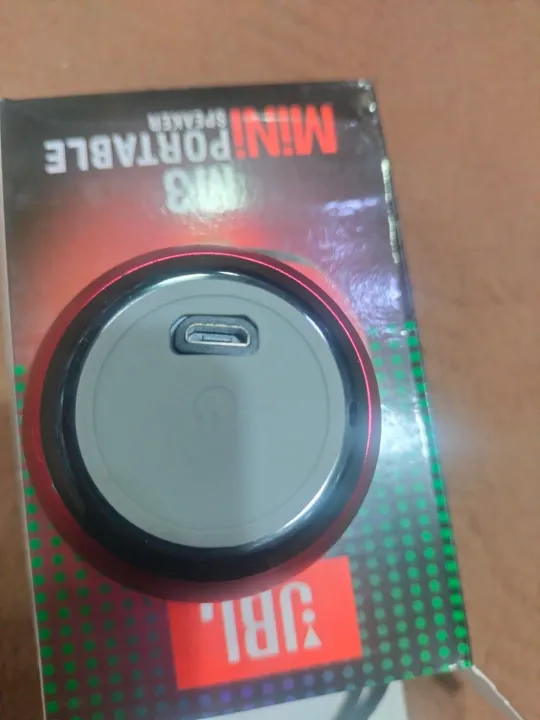 JBL%20M3%20mini%20portable%20Bluetooth%20speaker.%20-%20Image%204