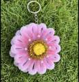 Handmade Pipe Cleaner Flower Keychain – Aesthetic Pastel Pink Daisy Bag Charm – Cute Floral Plush Keyring for Girls & Kids – DIY Craft Gift. 