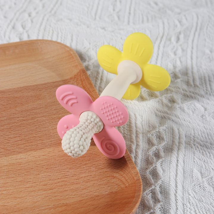 New%202%20in%201%20Baby%20Silicone%20Flower%20Teether%20-%20Safe%20&%20Soft%20Chewing%20Toy%20for%20Soothing%20Sore%20Gums,%20BPA-Free,%20Easy-to-Hold%20Teething%20Toy%20-%20Image%203