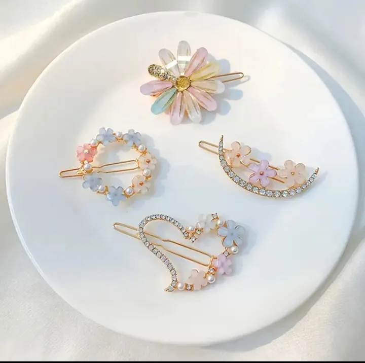 4Pcs,%20Set%20Sweet%20Crystal%20Hair%20Clips%20for%20Women,%20Korean%20Bow,%20Pearl,%20Star,%20Moon,%20Starfish,%20Bear%20Hairpins,%20Stylish%20Hair%20Accessories%20-%20Image%203
