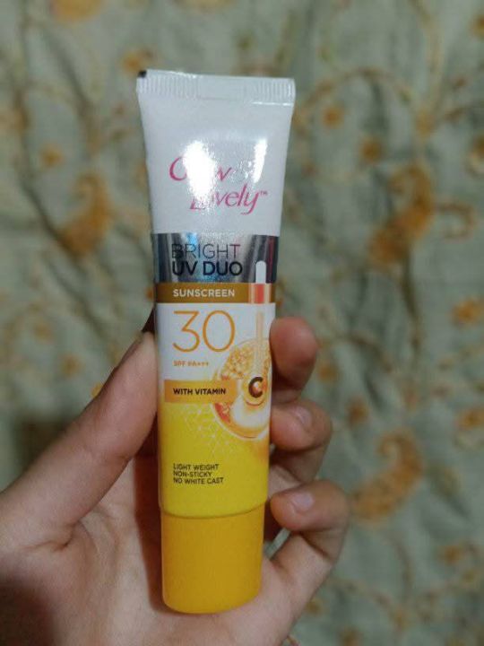 Glow%20&%20Lovely%20Bright%20UV%20Duo%20Sunscreen%2025gm%20-%20Image%204