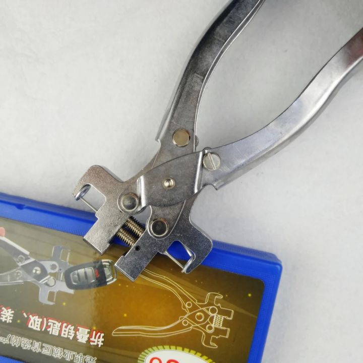 Car%20Key%20Disassembly%20Pliers%20%E2%80%93%20Remote%20Key%20Folding%20Tool%20for%20Installing%20Flip%20Key%20Blades%20&%20Removing%20Pins%20%E2%80%93%20Locksmith%20Repair%20Kit%20-%20Image%206