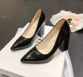 Close shoes for women. 
