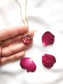 Necklace with wild rose Patels and queen's lace - Resin jewelry with real flowers - Rose patels preserved in resin.. 