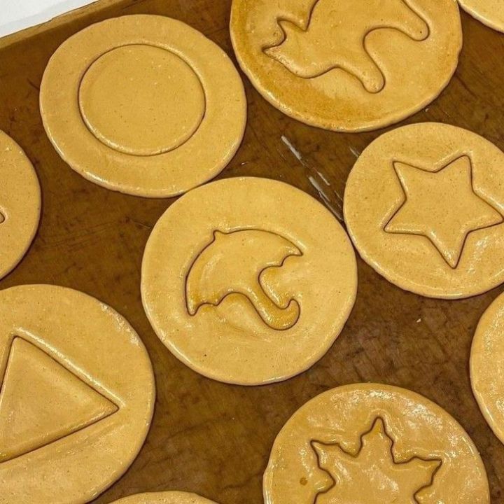 Squid%20Game%20Dalgona%20Biscuits%20%E2%80%93%20Korean%20Honeycomb%20Candy%20Cookies%20with%20Shapes%20%E2%80%93%20Fun%20Challenge%20Snack%20-%20Image%205