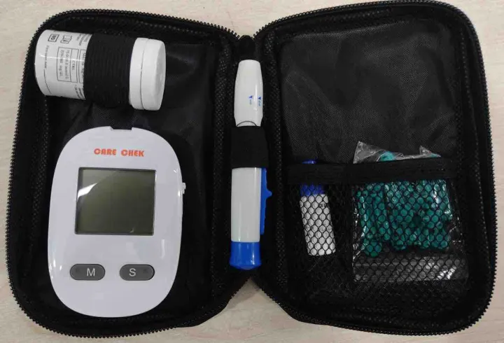Care%20Chek%20Glucometer%20-%20Image%203