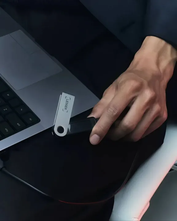 Ledger%20Nano%20S%20Plus%20Hardware%20wallet%20-%20Image%202