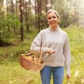 Handmade Willow Rattan Woven Basket Wicker Multiuse Home Storage Container With Handle Flower Basket Picnic Container. 